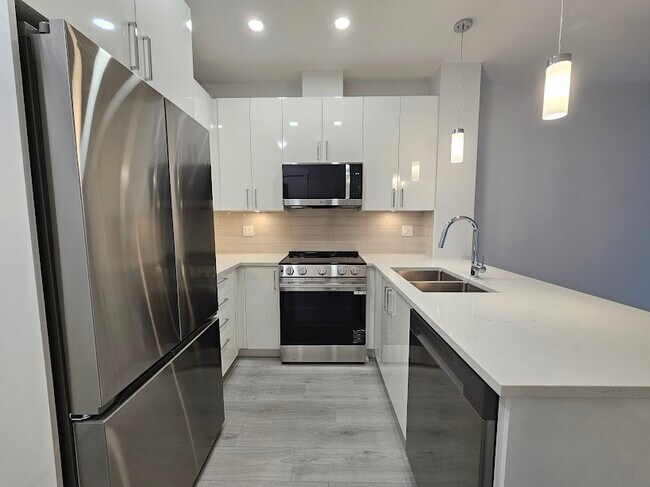 Photo - 33886 Pine St