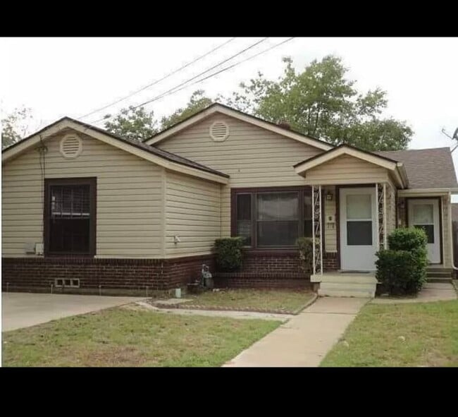 Building Photo - 217 Merritt St Rental
