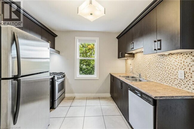 Photo - 1544 King St E Unit 406