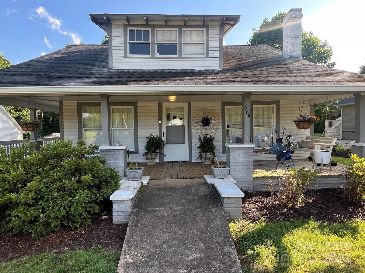 Photo - 508 S Main St