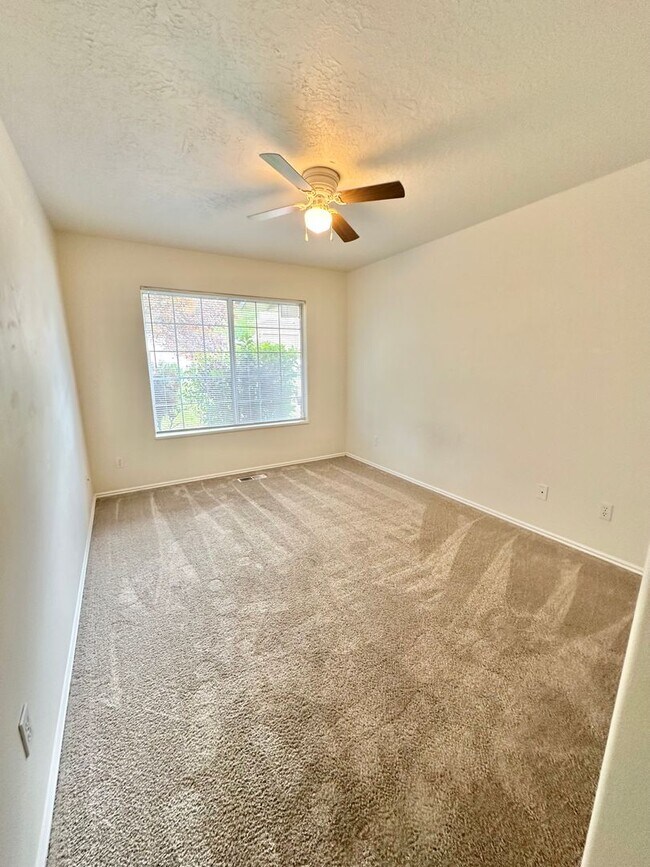 Photo - 4 bedrooms plus 2 additional areas. Price Reduced!!