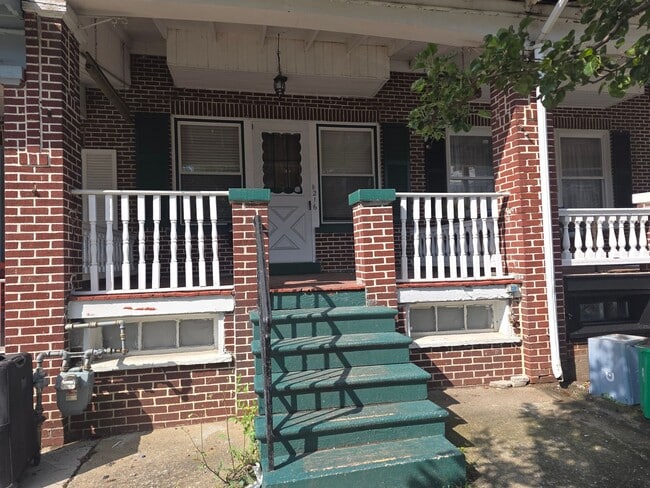 Building Photo - move in ready 3 bedroom 1 bath Rental