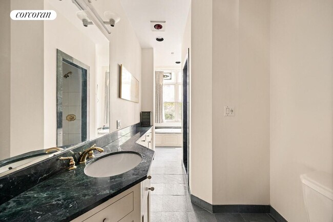 Photo - 134 W 13th St