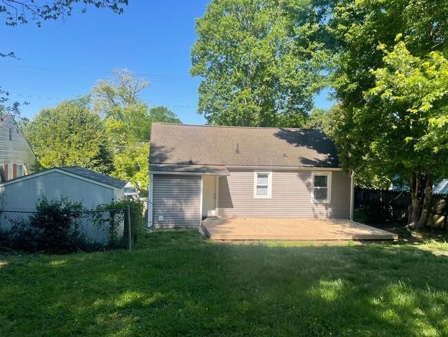 Photo - Knoxville 37920 - Adorable 2 bedroom 1 bath home in the Heart of South Knoxville-Pet Friendly - C...