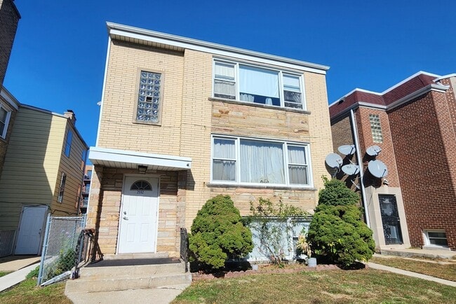 Building Photo - 2552 W Rascher Ave Unit G Rental