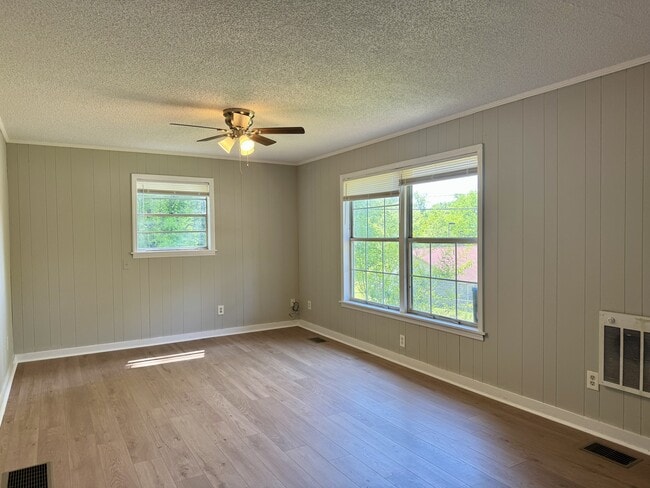 Photo - 2 Clervue Cir NE