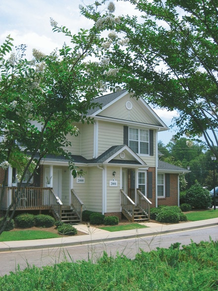 Magnolia Place Apartments - Building Exterior
