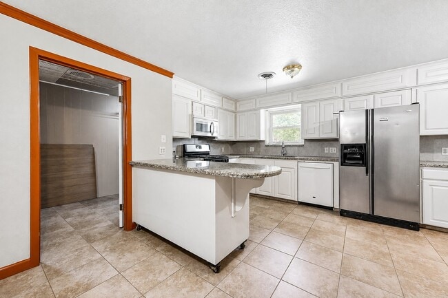 Photo - 5813 Russell Ln