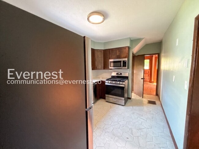 Photo - 275 Cornell Ave