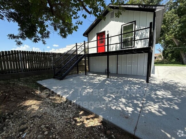 Building Photo - 318 College St Unit A Rental