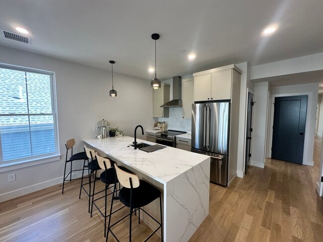 54 Dorset St Unit 5