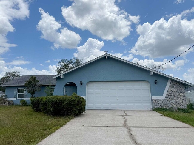 "Charming 3-Bed, 2-Bath Oasis in Spring Hi... - "Charming 3-Bed, 2-Bath Oasis in Spring Hi... Apartamento