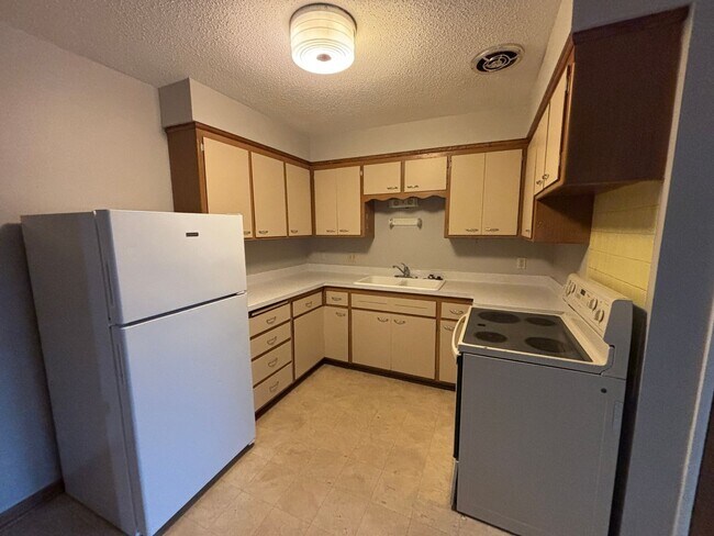 Photo - North Side 2 Bed | Updated | Available Now! Unit #6