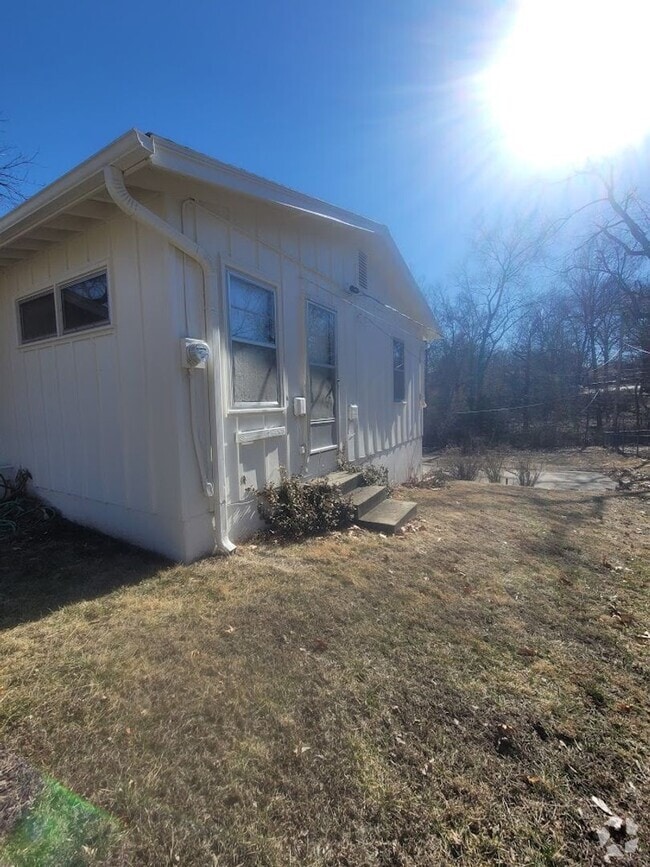 Building Photo - COMING SOON! Beautiful 3 Bedroom Home in S...