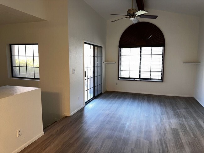 Photo - 700 E Mesquite Cir