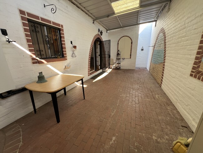 Photo - 604 W Roller Coaster Rd Unit 604 Roller Coaster Rd