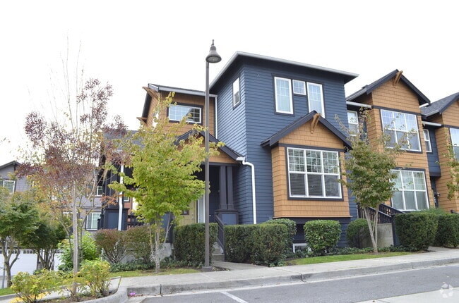 Building Photo - Spacious 3 -story townhome in Villas at Mo...