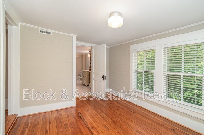 Photo - 1521 Seneca St