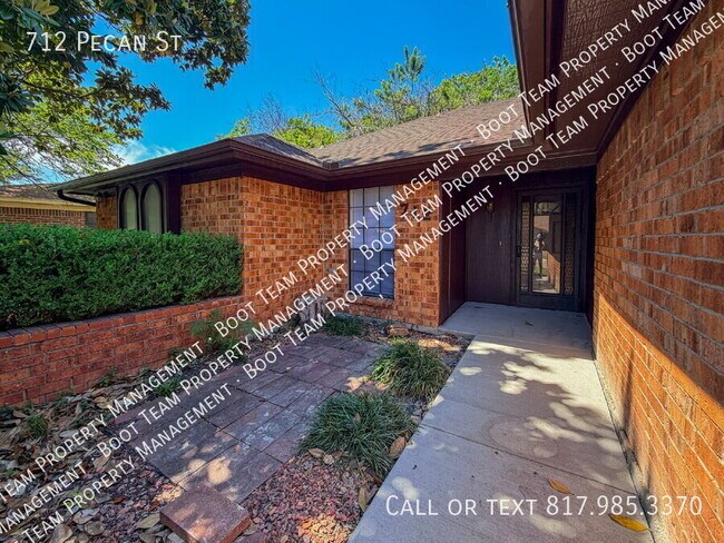 Photo - 712 Pecan St