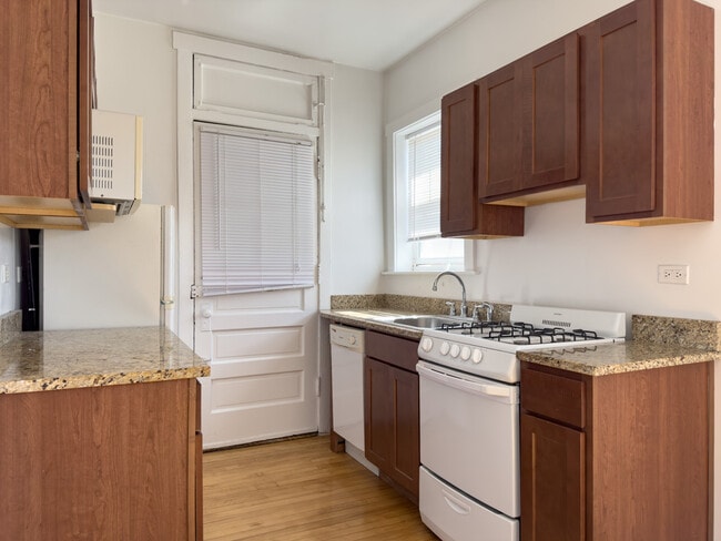 Photo - 4402 N Rockwell St Unit 4