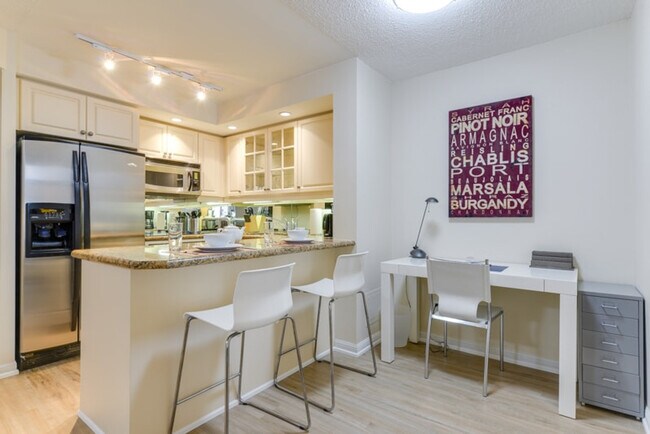 Photo - 190 University Ave Unit ID1034885P