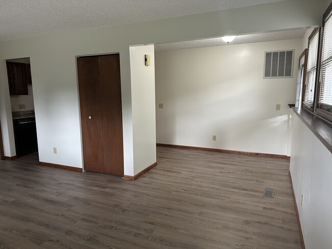 entry - 8794 Manhattan N Unit Apt #1