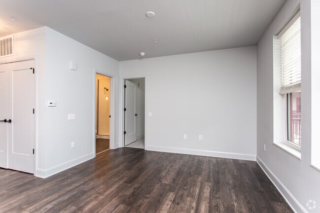 2BR, 2BA - 994 SF - Garfield