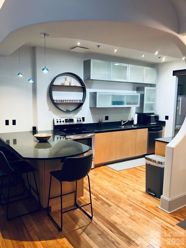 Photo - 84 E Walnut St Unidad 203