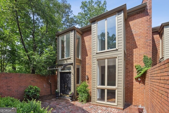 Building Photo - 49 Willow Glen NE