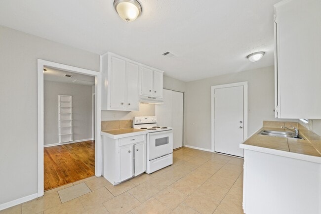 Photo - 1718 Miami Rd