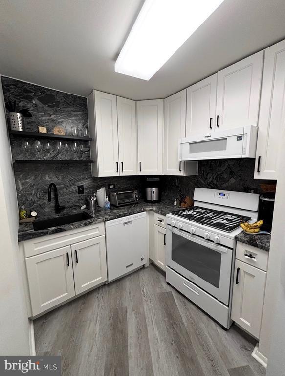 Building Photo - 1600 Hagys Ford Rd Unit 3S