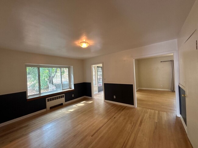 Photo - 715 NE Stadium Way Unit Upper