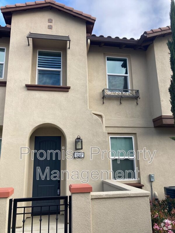 Building Photo - 4140 Sitio Cielo Rental
