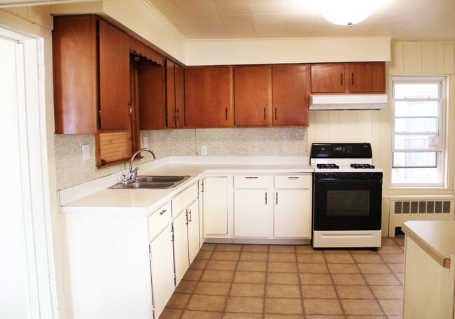 Building Photo - 45 Peru St Rental