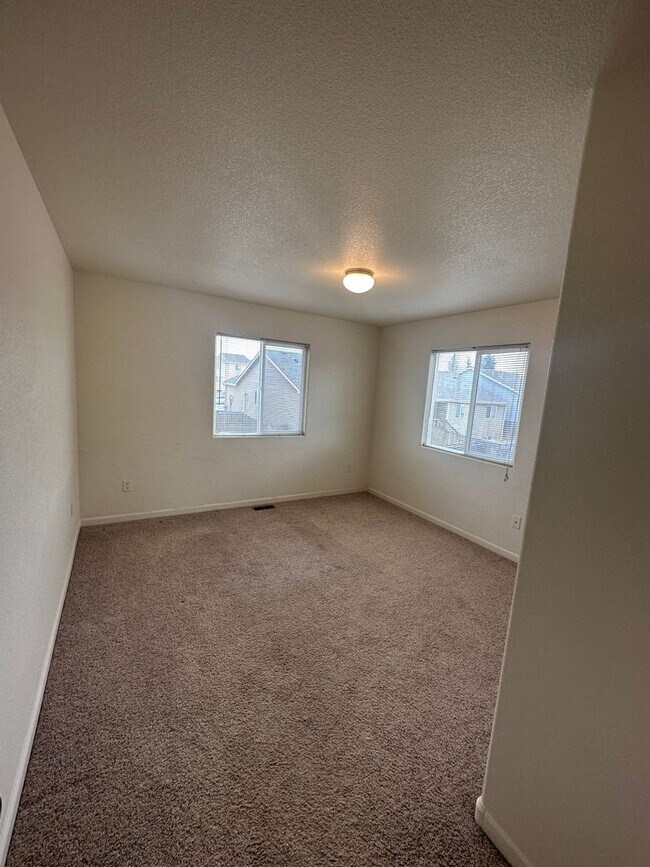 3 BEDROOM, 2.5 BATHROOM TWINHOME WITH 2 CA... Rental House Rental in Cheyenne, WY