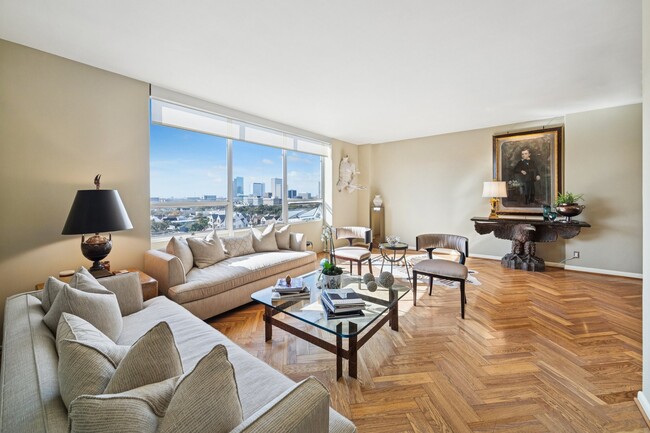 Building Photo - 2701 Westheimer Rd Unit 9E