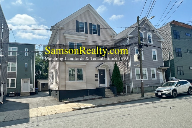 Building Photo - 25 E Transit St Rental