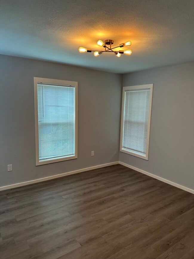 Building Photo - Charming 2/1 in Waco Rental
