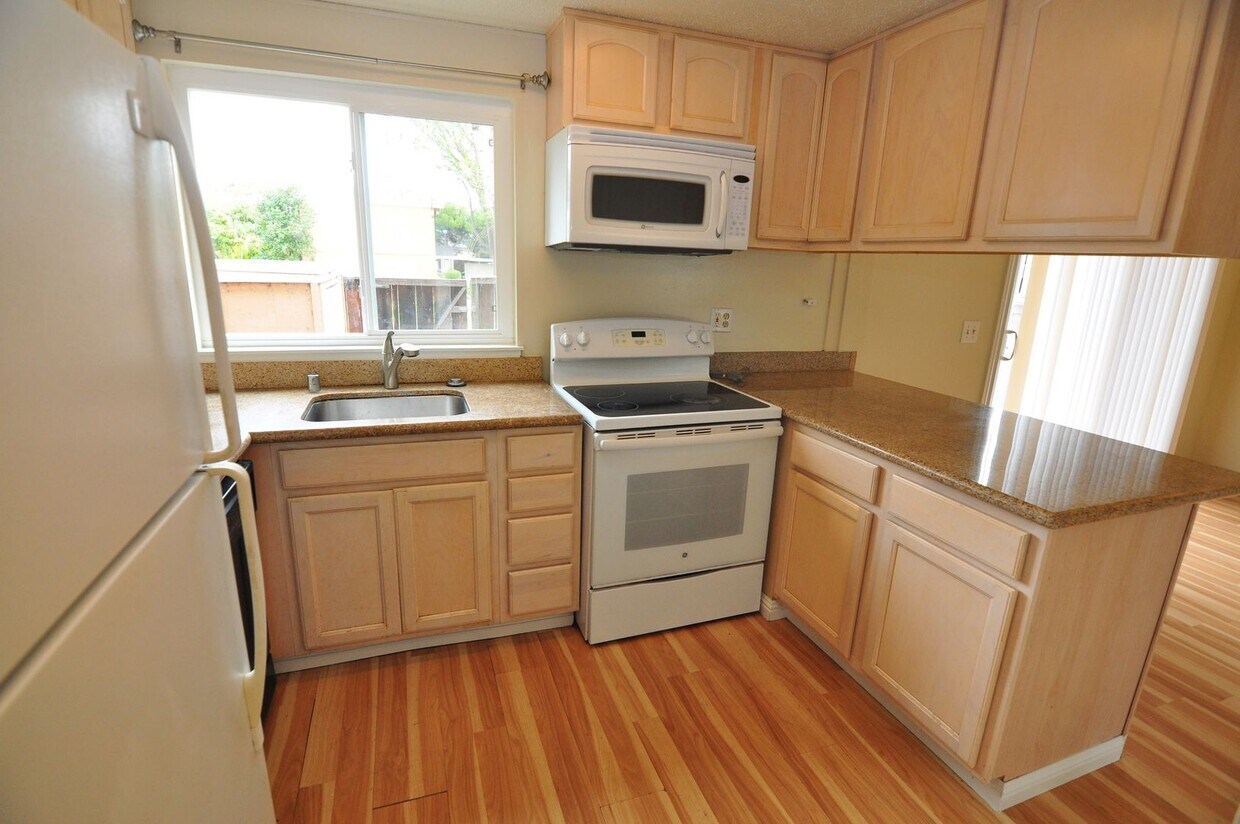 Photo - 3 bed 1.5 bath Condo available now! 532 Tyrella Ave, #2, Mountain View, CA 94043