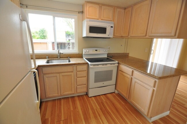Photo - 532 Tyrella Ave House