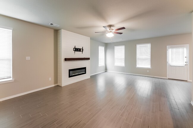 Photo - 25542 Valverdant Ct