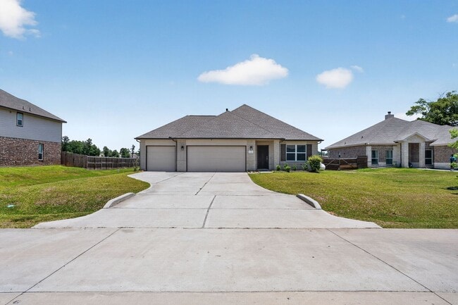 Building Photo - Beautiful 3-Bedroom Home with Open Floor Plan, Washer & Dryer Included in Conroe