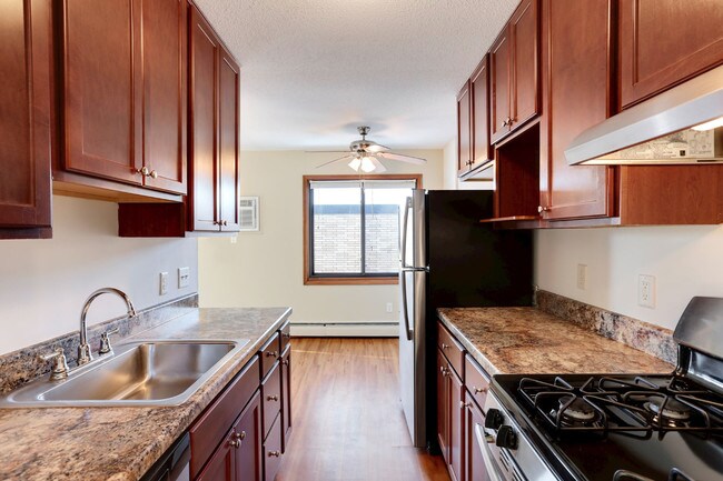 Como Avenue Apartments - Como Avenue Apartments