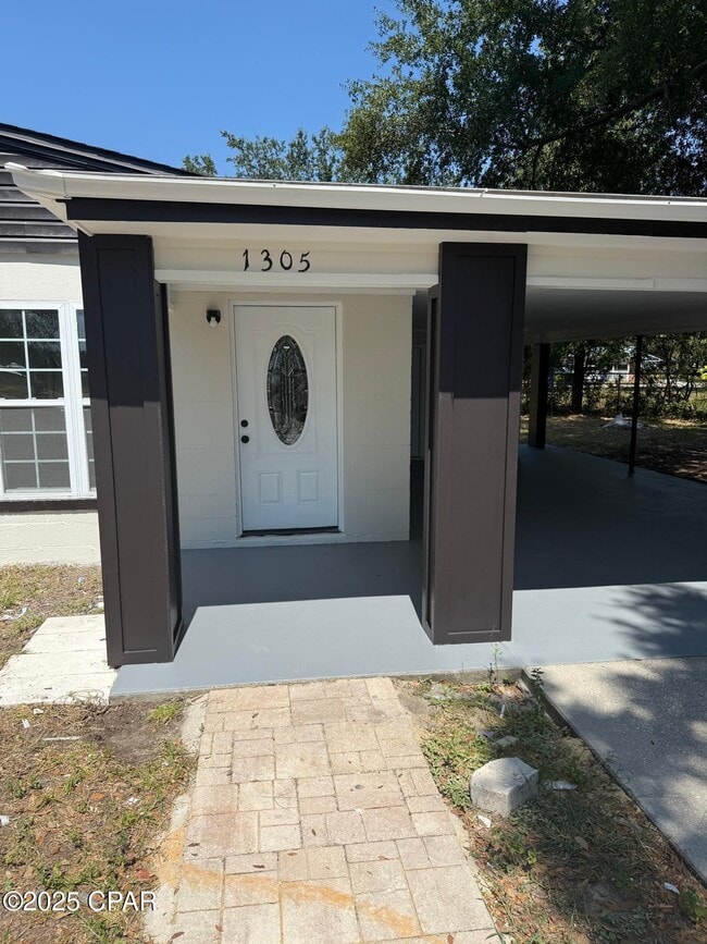 Building Photo - 1305 Flower Dr Rental