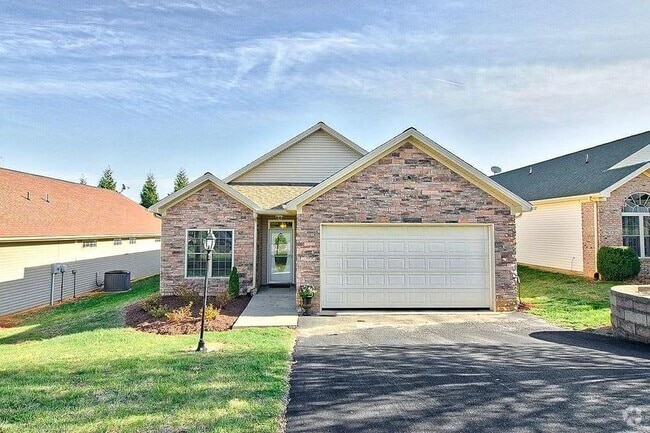 Building Photo - Bright and Spacious 3-Bedroom Home with Su...