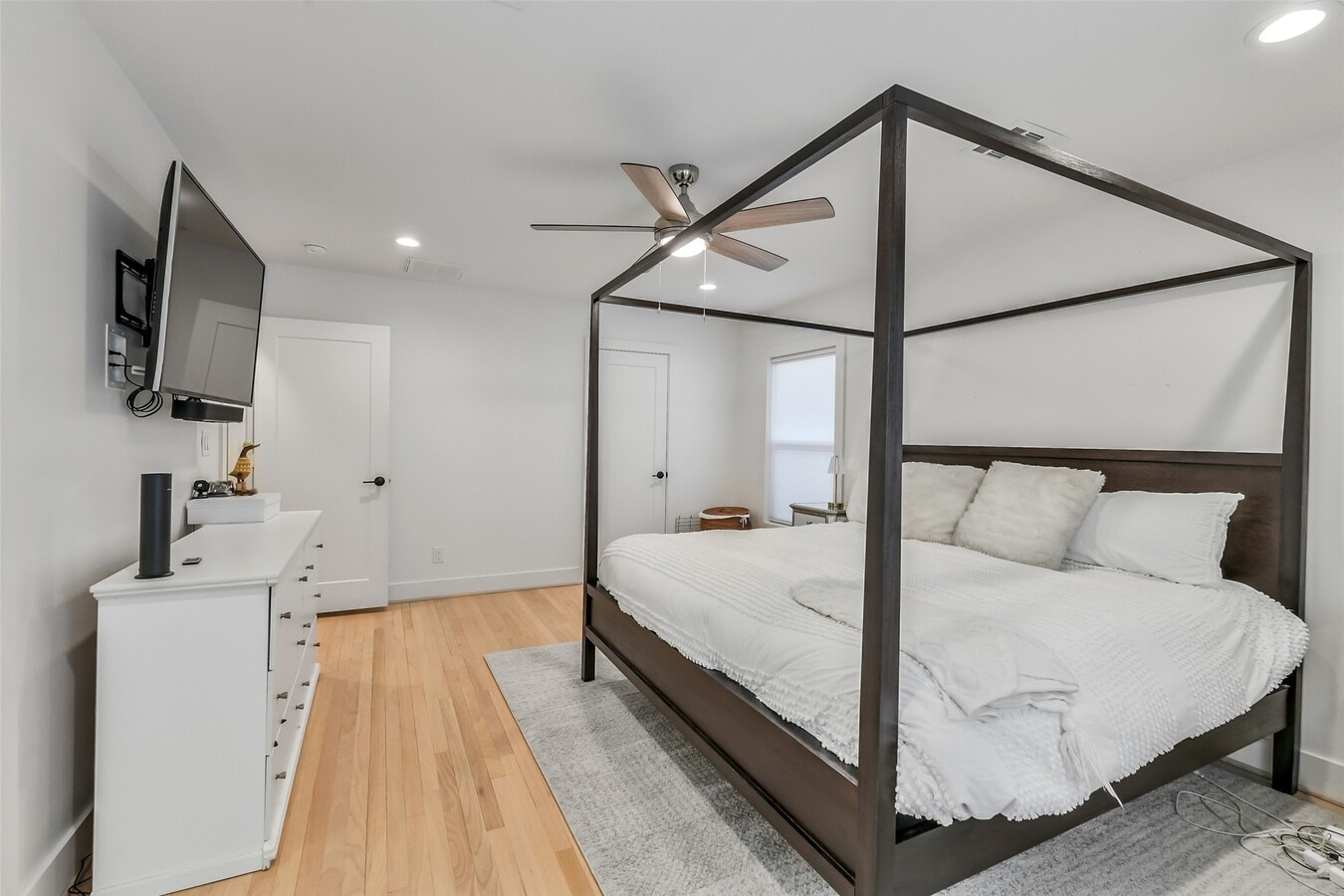 Photo - 910 Algregg St