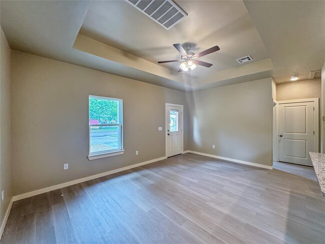 Photo - 412 N Bickford Ave