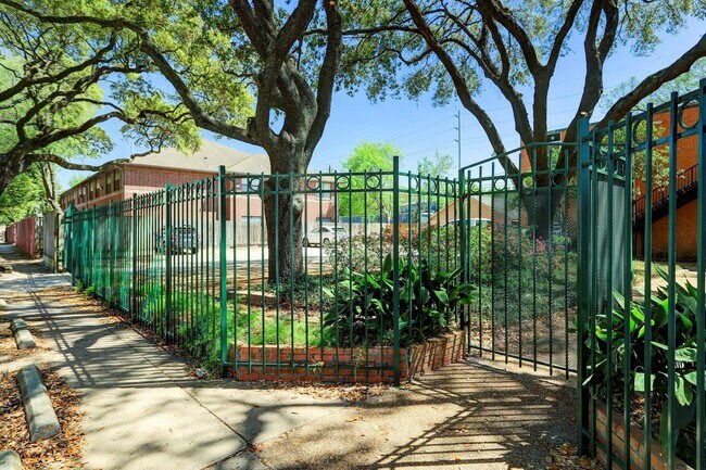 Photo - 1112 Lawrence St Unit 7