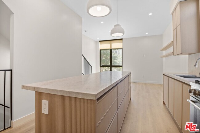 Photo - 426 Arnaz Dr