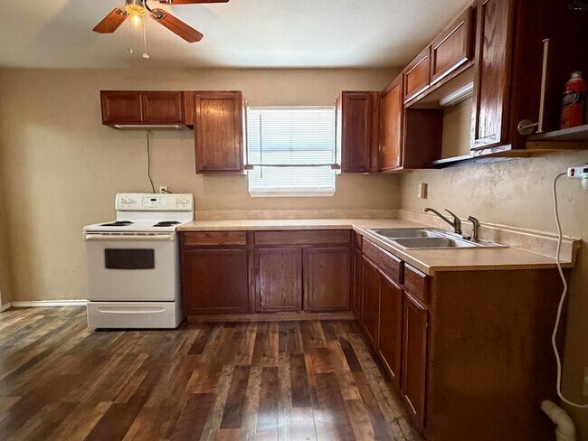 115 E Garden Dr